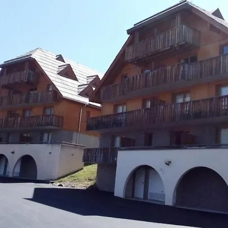 בקתה House Les Chalets De Praroustan *