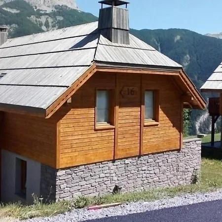 House Les Chalets De Praroustan *